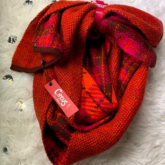 Warm red scarf NWT from Circus - Picture 2 of 8